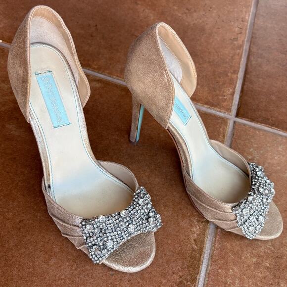 Blue by Betsey Johnson Rhinestone Bowtie Champagne Stiletto Heels size 9 - Picture 15 of 15
